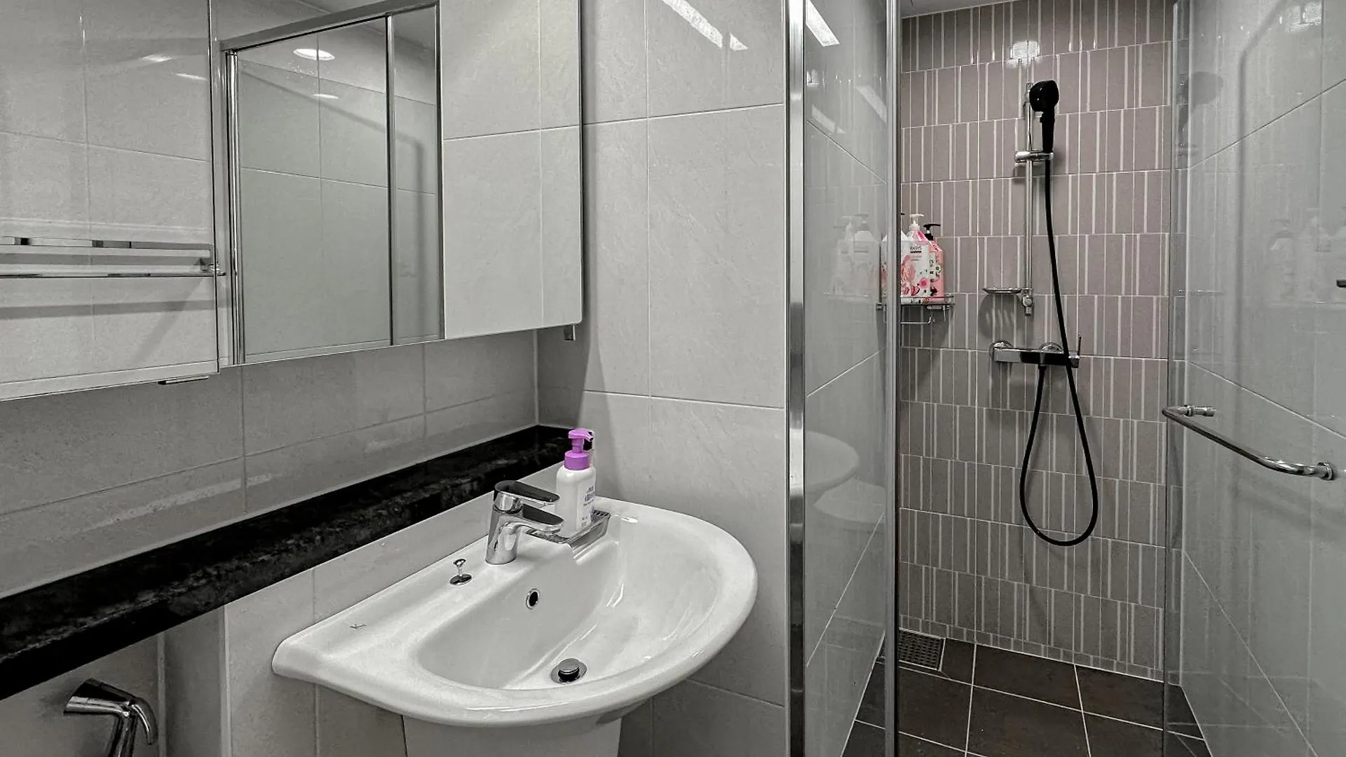 W 2Br 60M2 Newly Built High Floor Apt 2Min To Hyundai Outlet Triple St 2Free Parking Incheon 0*,  South Korea